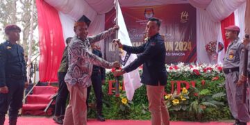 KPU Buru Terima Bendera Kirab Pemilu 2024