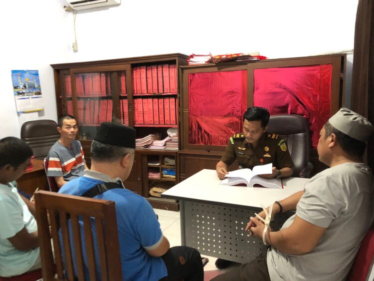 Terlibat Tambang Ilegal di GB, Sekjen APRI Diserahkan ke Kejari Buru