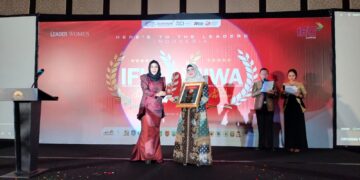 Bupati Bursel Raih Indonesia Inspirational Women Award Tahun 2023