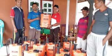 Pemdes Leku Bagi Puluhan Alat Pertanian untuk Masyarakat