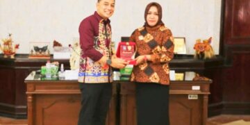 Bupati Bursel Dan Walikota Surabaya Mou Bidang Perdagangan Dan Investasi