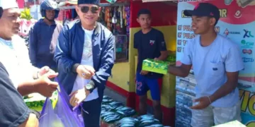 Berbagi di Jumat Berkah, MDR Ajak Kader Partai Nasdem di Buru Supaya Rajin Memberi