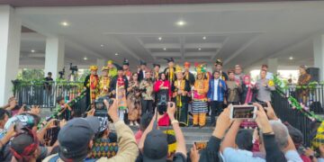 Bupati Safitri Dan Sultan Buton Sambut Pelantikan KKST Bursel, Ini Pesannya