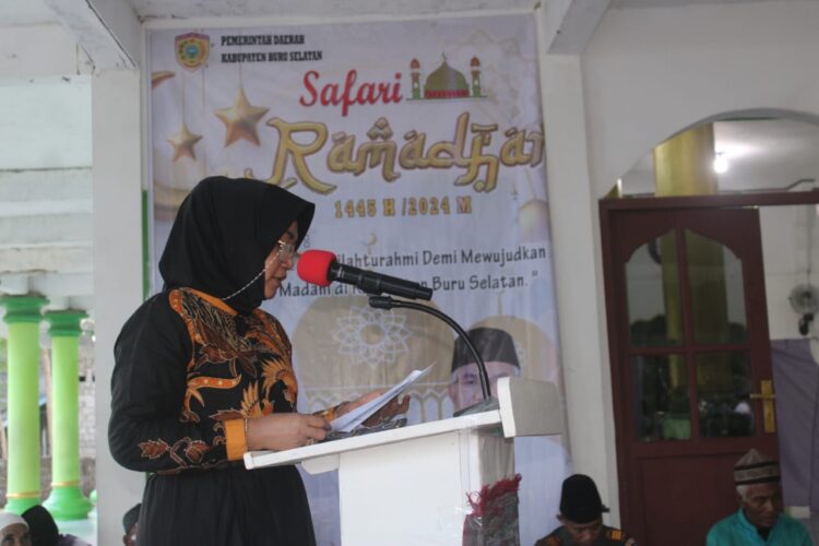 Safari Ramadhan Di Desa Wali, Bupati Safitri Santunani Anak Yatim