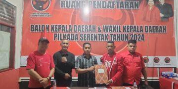 Rebut Rekomendasi, Frits P. Lesnussa Ambil Formulir Di PDIP