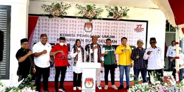 Pasangan Safitri Dan Hempri Resmi Mendaftar di KPU Bursel