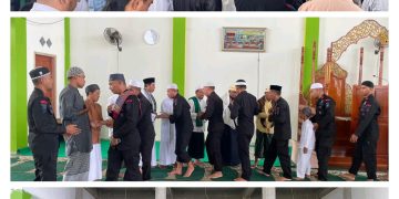 Brimob Namlea Satbrimob Polda Maluku Gelar Shalat Jumat Berjamaah Bersama Masyarakat