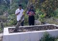 Ditengah-Tengah Aktivitas Kampanye Yang Padat, Cabup Aziz Hentihu Sempatkan Waktu Berziarah di Makam Habib Husein