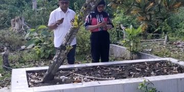 Ditengah-Tengah Aktivitas Kampanye Yang Padat, Cabup Aziz Hentihu Sempatkan Waktu Berziarah di Makam Habib Husein
