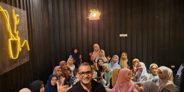 Tukar Gagasan Dengan Mahasiswi, Aziz Hentihu Sampaikan Program Beasiswa