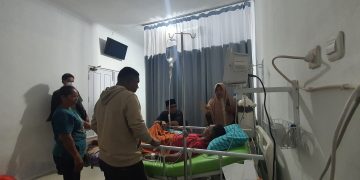 Cabup Buru, Aziz Hentihu Kunjungi Pasien RSUD Namlea Dan Beri Doa Agar Segera Diberikan Kesembuhan