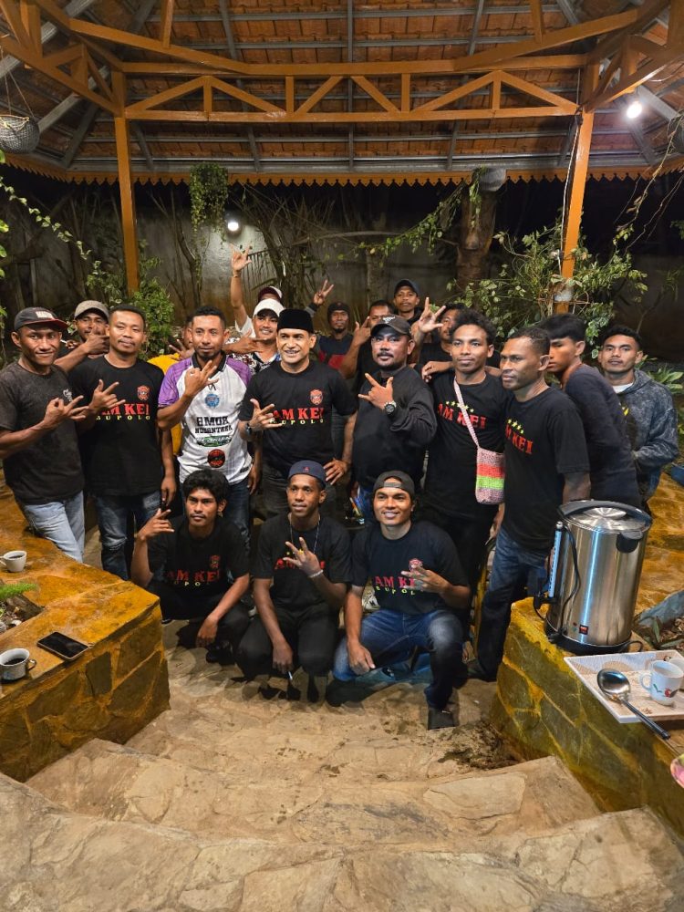 Ketua Umum AMKEI Dukung Paslon Aziz Hentihu dan Gadis Umasugi