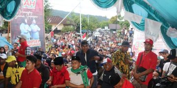 Rasa Cinta Ribuan Orang Sambut Paslon Safitri – Hempri di Desa Wamsisi Kecamatan Waesama