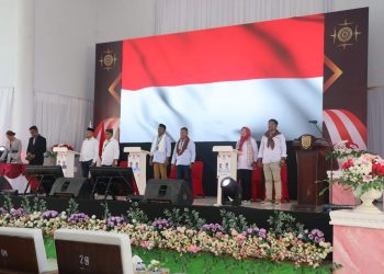 Safitri – Hempri Tampil Prima dan Unggul Dalam Debat Kedua Pilkada Bursel 2024