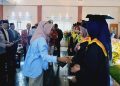 Calon Bupati Bursel Petahana Safitri Hadiri Wisuda 288 Mahasiswa Uniqbu