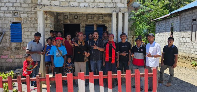 Hempri Beno Lesnussa Silaturahmi Dengan Masyarakat dan Tokoh Adat di Dusun Fatsinan