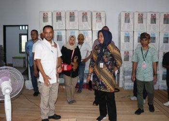 Bupati Safitri Bersama Ketua KPU Tinjau Kesiapan Gudang Logistik Pilkada 2024