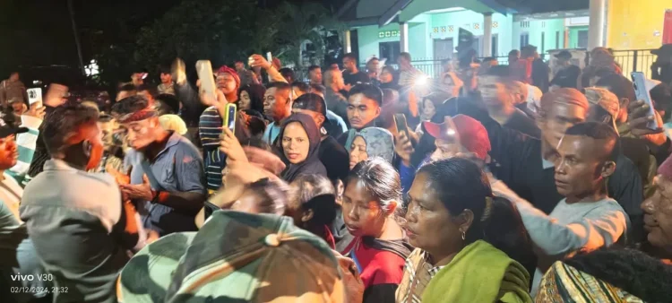 Warga Tuntut Buka Kotak Suara TPS 2 Waelata