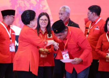 Ketua DPD PDIP Maluku Benhur Watubun Dapat Kado Istimewa dari Megawati Soekarnoputri