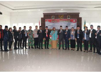 DPRD BurseL Gelar Paripurna Penetapan Lahamidi dan Gerson Sebagai Bupati dan Wakil Bupati Terpilih Periode 2025-2030