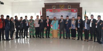 DPRD BurseL Gelar Paripurna Penetapan Lahamidi dan Gerson Sebagai Bupati dan Wakil Bupati Terpilih Periode 2025-2030