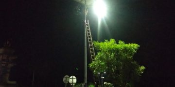 Pemkab Bursel Perbaiki Lampu PJU di Pusat Kota Namrole