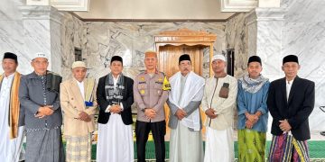 Akmil DJafa Waka Polres Buru Menjadi Khotib di Masjid Maula Ibrahim pada Sholat Idul Fitri 1446 H