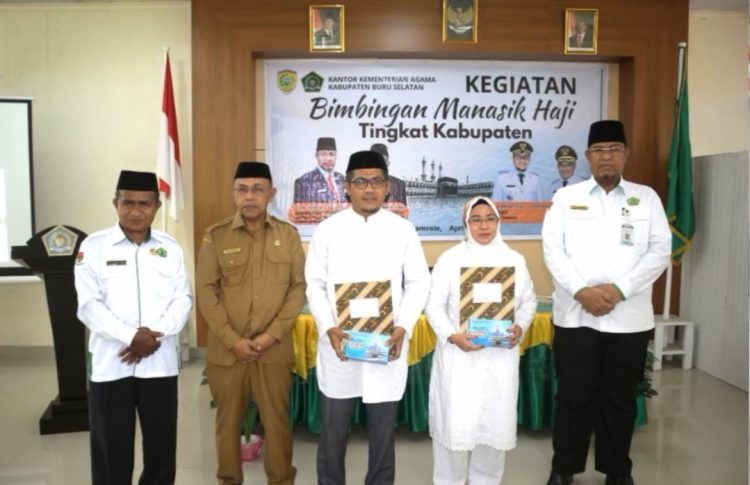 Dr.H. Yamin Kakanwil Kementerian Agama Buka secara resmi Manasik Haji di Bursel, Ini Pesannya
