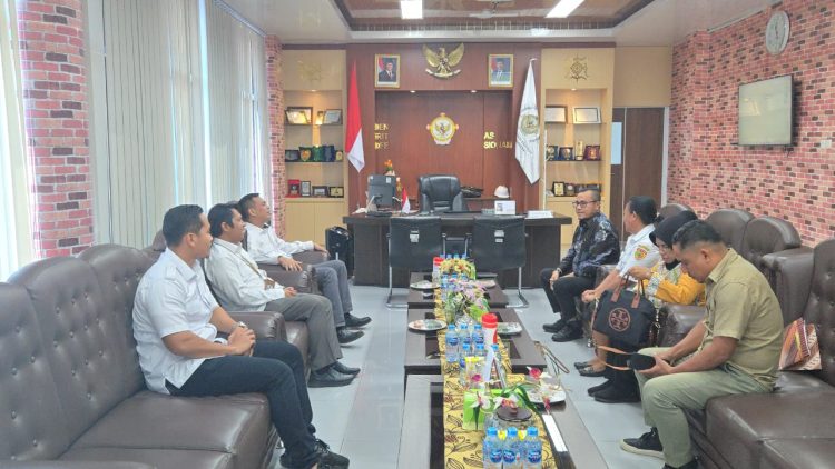 Bupati Bursel Gelar Pertemuan Dengan BPK RI Provinsi Maluku Bahas Pengawasan Keuangan dan Target WTP