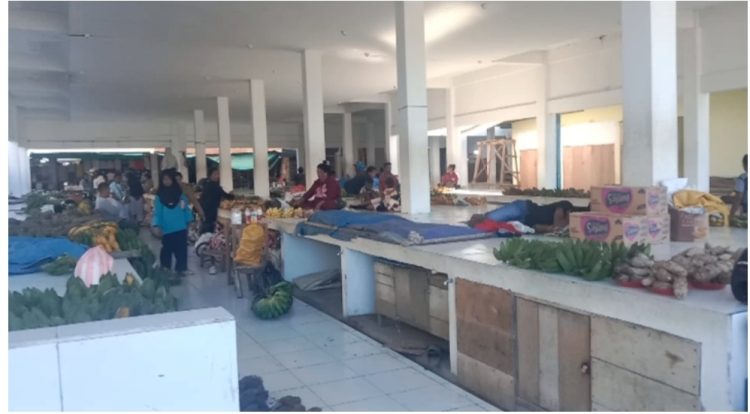 Upaya Bupati La Hamidi Untuk Memperindah Wajah Kota di Lokasi Pasar Namrole di Apresiasi Oleh Masyarakat dan Pedagang