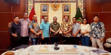 Bupati La Hamidi Menerima Audensi Komunitas Peduli Pembangunan Maluku, Ini Pesannya