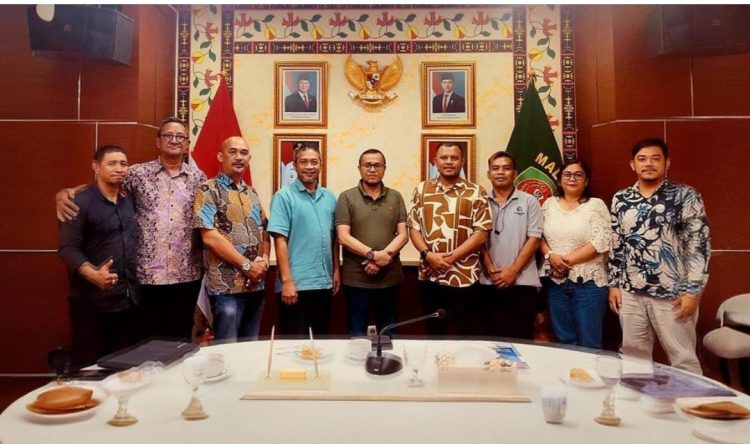 Bupati La Hamidi Menerima Audensi Komunitas Peduli Pembangunan Maluku, Ini Pesannya
