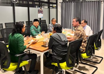 Hendrik Lewerissa Tinjau Unit Desalinasi UNDIP Untuk Pasokan Air Tawar di Daerah Terpencil