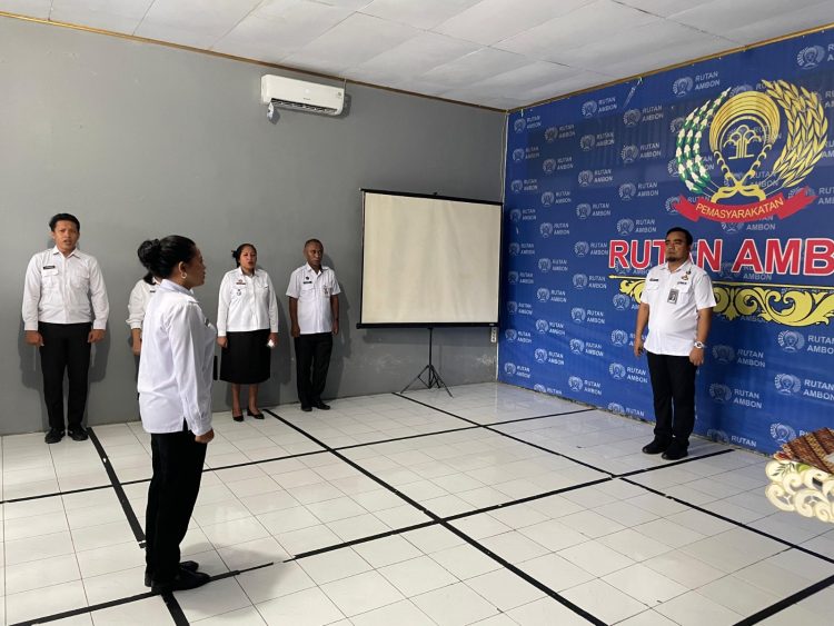 Wujud Apresiasi Rutan Ambon berikan  Penghargaan bagi Pegawai Teladan