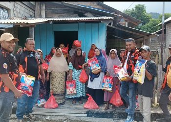 MPC Pemuda Pancasila Bursel Bagikan 500 paket Sembako Kepada Warga di Kecamatan Namrole dan Waesama