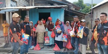 MPC Pemuda Pancasila Bursel Bagikan 500 paket Sembako Kepada Warga di Kecamatan Namrole dan Waesama