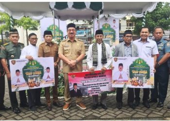 JELANG IDUL ADHA 1446 H, GUBERNUR MALUKU SERAHKAN SEJUMLAH BANTUAN HEWAN QURBAN
