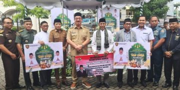 JELANG IDUL ADHA 1446 H, GUBERNUR MALUKU SERAHKAN SEJUMLAH BANTUAN HEWAN QURBAN