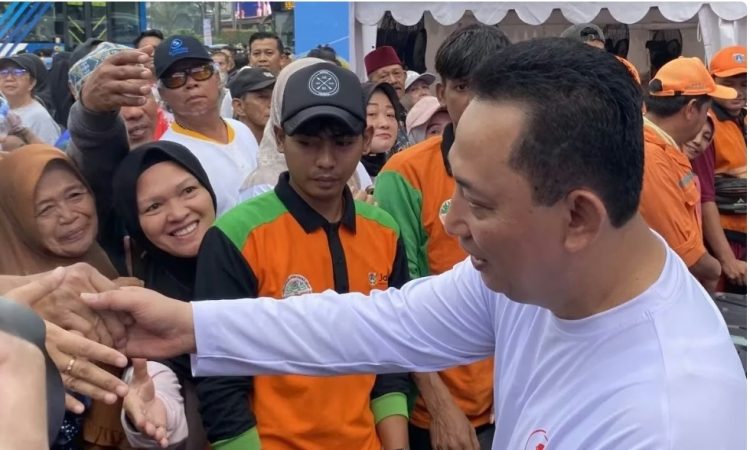 Jelang puncak HUT Ke-79 Bhayangkara, Kapolri sapa warga-nyanyi di CFD