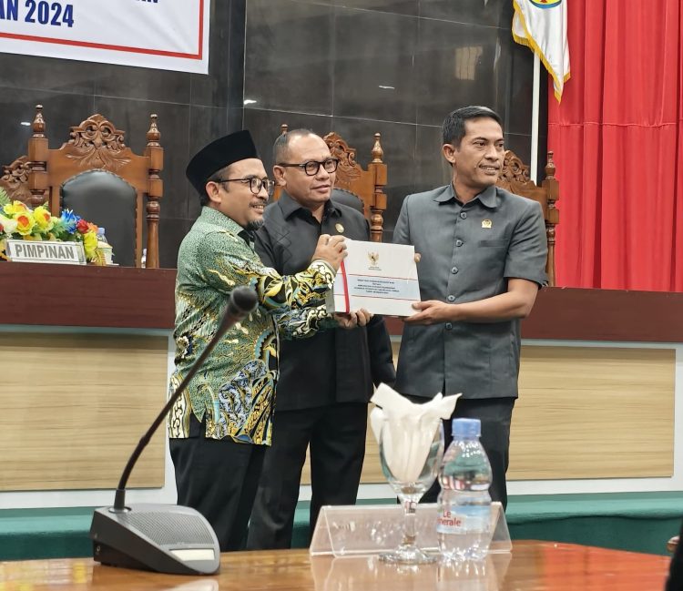 Sudarmo Hadiri Rapat Paripurna Penyampaian RPJ APBD TA 2024 Di DPRD Buru