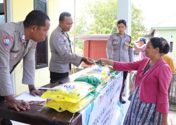 Polres Buru Gelar  Pangan Murah di Desa Lala