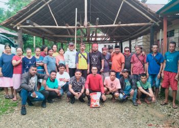 Forum Silaturahmi Buru–Ambalau Bagikan Ratusan Kilogram Beras untuk Warga Komunitas Adat ‎