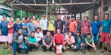 Forum Silaturahmi Buru–Ambalau Bagikan Ratusan Kilogram Beras untuk Warga Komunitas Adat ‎