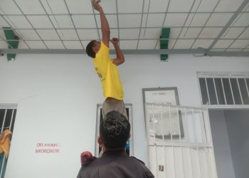 Efektifkan Pengawasan, Lapas Namlea Lakukan Perbaikan Lampu Penerangan