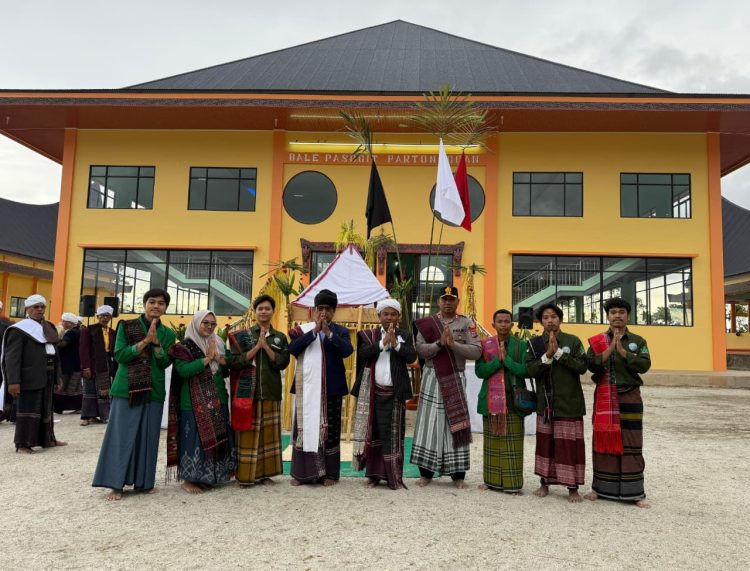 Mahasiswa UIN Sumut Hadiri Upacara Pameleon Bolon Sipaha Lima di Toba