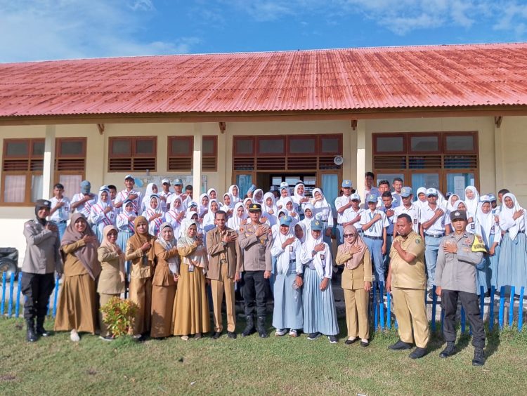 Kapolsek Namlea Masuk Sekolah Tabaos Kamtibmas