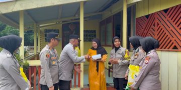 Jumat Berkah, Kapolres Buru Rajin Berbagi ke TPQ