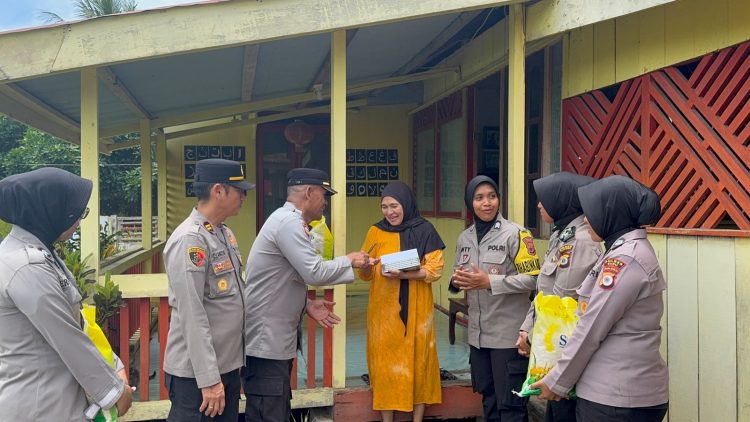 Jumat Berkah, Kapolres Buru Rajin Berbagi ke TPQ