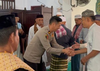 Kapolsek Namlea Bersilaturahmi Dengan Jamaah Mesjid Jabal Nur Seraya Menyampaikan Pesan Kamtibmas