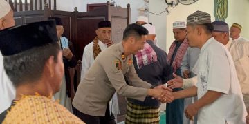 Kapolsek Namlea Bersilaturahmi Dengan Jamaah Mesjid Jabal Nur Seraya Menyampaikan Pesan Kamtibmas